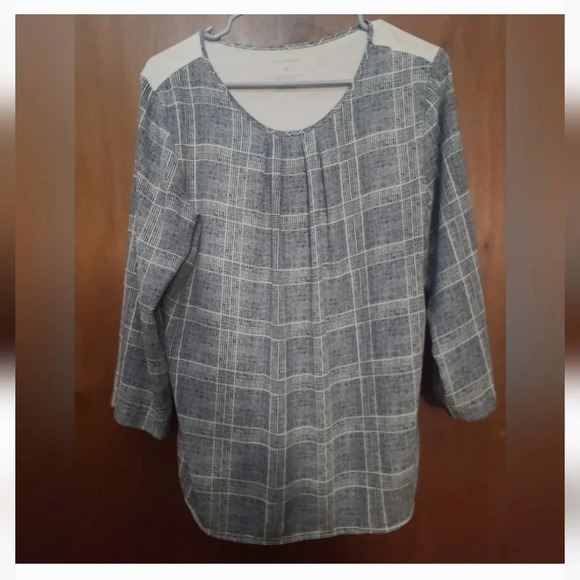 Bundle of 2 Van Heusen 3/4 Sleeve Length Shirts - Picture 4 of 7